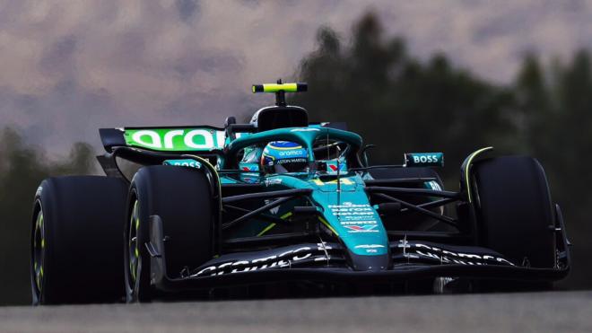 Fernando Alonso, en los test de Bahréin (Foto: Aston Martin).