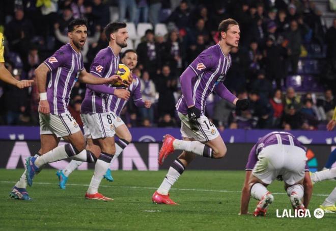 Latasa celebra su gol ante Las Palmas.