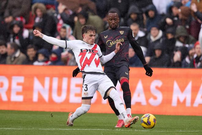 Dodi Lukebakio, ante el Rayo Vallecano (Foto: Cordon Press).