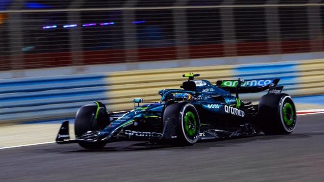 Fernando Alonso, en los test de Bahréin (Foto: Aston Martin).