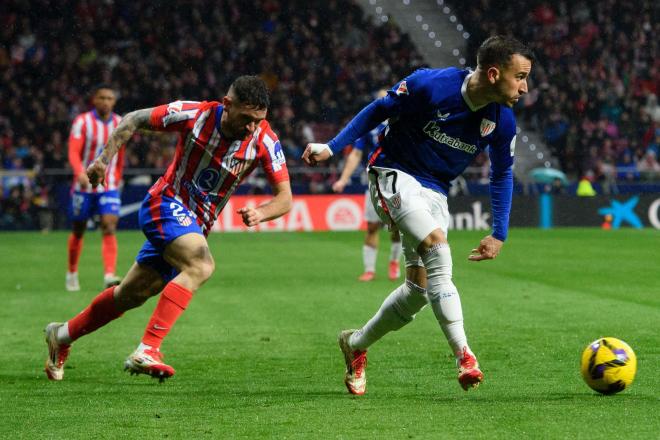 Alex Berenguer la juega ante el Atlético en el Metropolitano (Foto: Athletic Club).