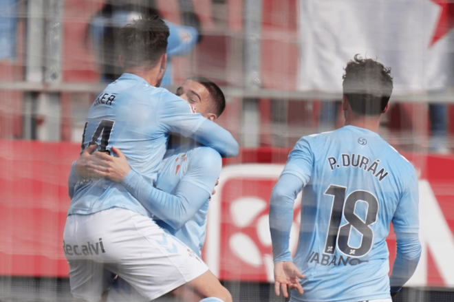 Iker Losada celebra el gol con Sergio Carreira (Foto: RC Celta).