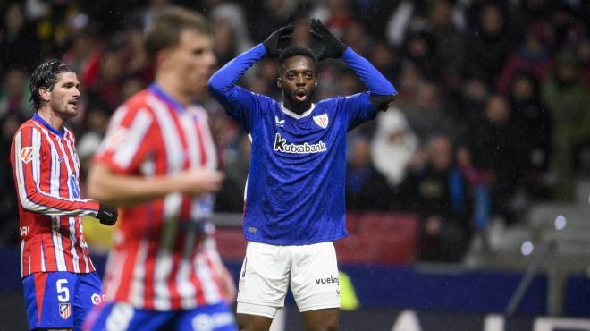 Gesto desesperado de Iñaki Williams en la derrota ante el Atlético en el Metropolitano (Foto: Athletic Club).