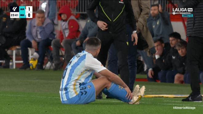 Ramón Enríquez, lesionado en el Almería-Málaga.