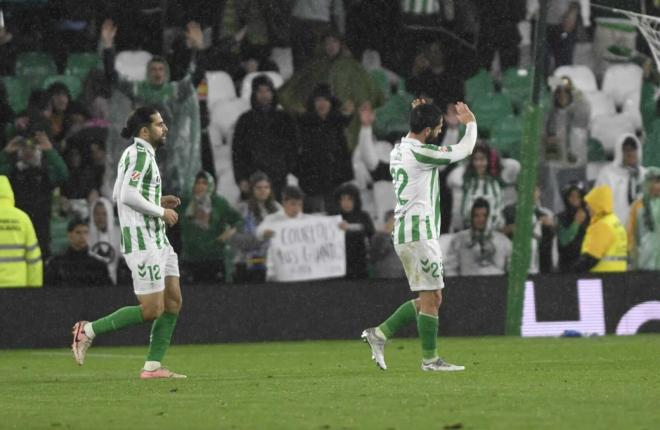 Isco Alarcón, pidiendo perdón a la afición del Real Madrid (Foto: Kiko Hurtado).