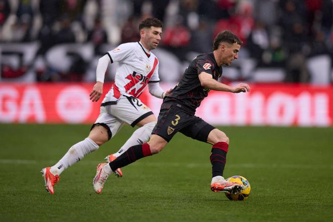 Adriá Pedrosa, en el partido ante el Rayo Vallecano (Foto: Cordon Press).