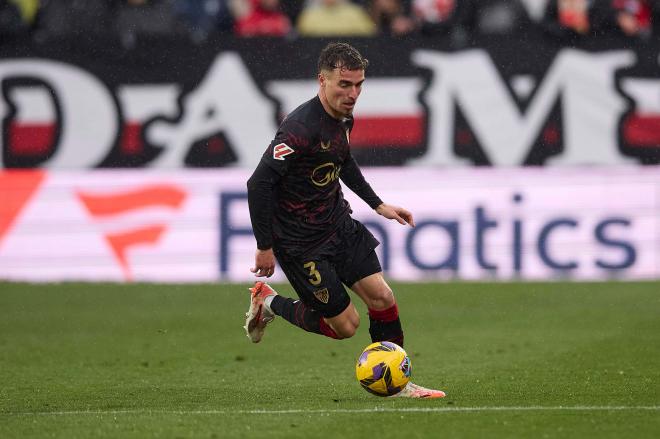 Adriá Pedrosa, en el partido ante el Rayo Vallecano (Foto: Cordon Press).