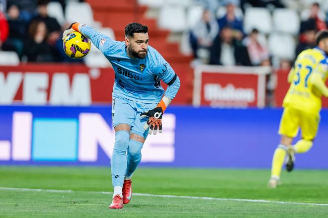 David Gil, durante el Albacete-Cádiz (Foto: LaLiga).