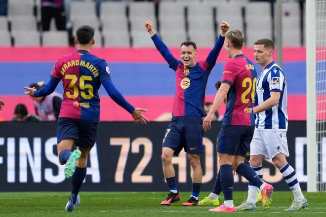 Marc Casadó celebra su primer gol como profesional con el FC Barcelona (EFE)