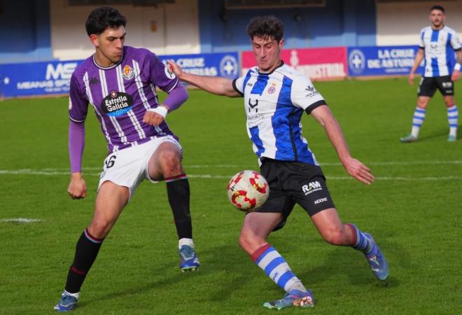 Gabriel Rodríguez, ante Davo (Foto: Real Avilés Industrial).