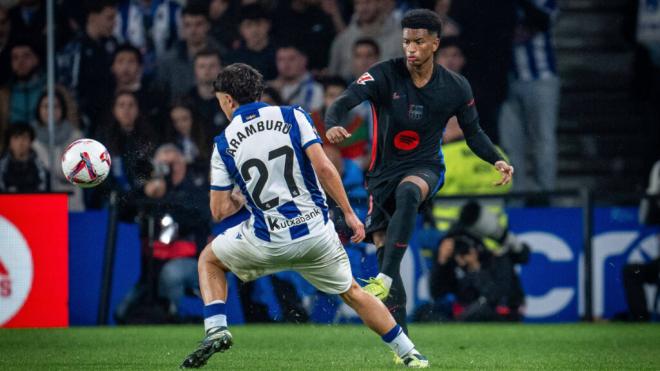 Alejandro Balde y Jon Aramburu en el partido entre la Real Sociedad y el Barcelona (Fuente: Cordon