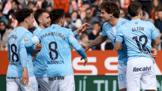 Marcos Alonso celebra su gol ante el Girona (Foto: LaLiga).