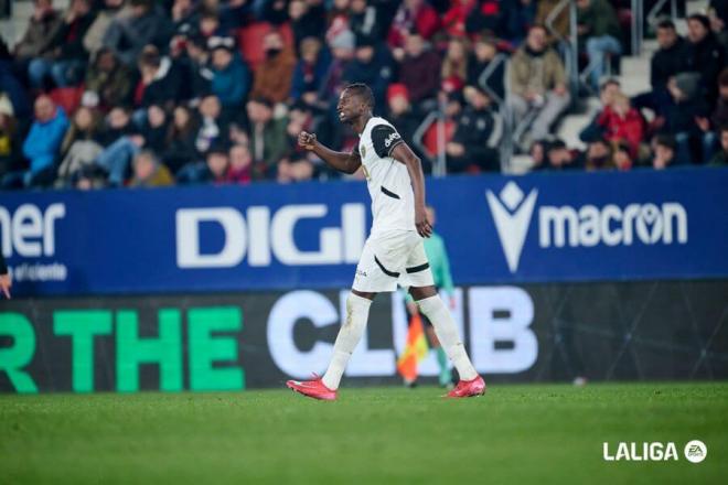 Sadiq celebra uno de sus goles como valencianista. (Foto: LALIGA)