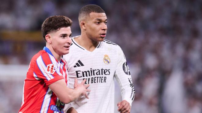 Julián Álvarez y Kylian Mbappé en el último derbi (Cordon Press)