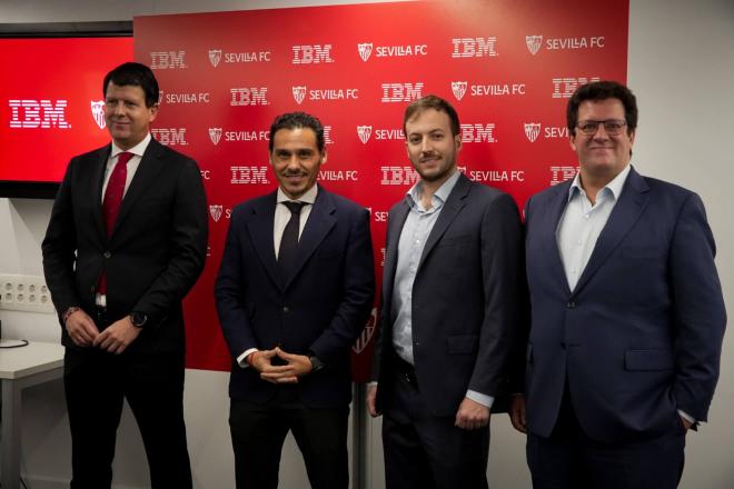 Fernando Suárez (IBM España), Del Nido Carrasco, Arturo Guerreo (IBM España) y Elías Zamora (je