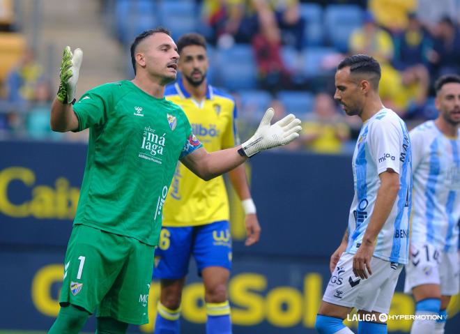 Alfonso Herrero protesta en el Cádiz - Málaga (Foto: LALIGA).