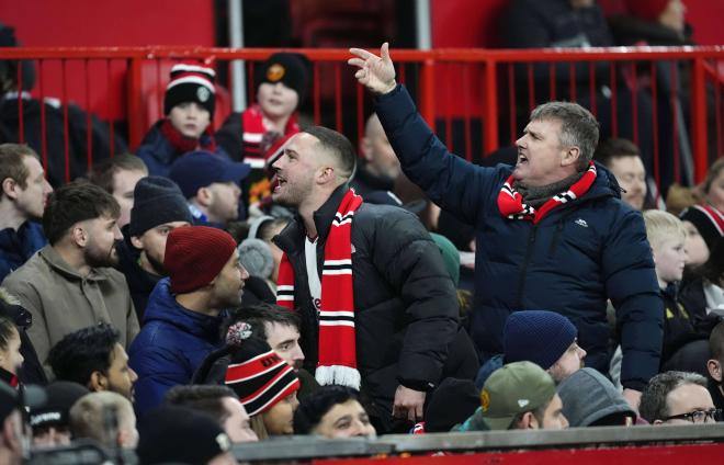 Aficionados del Manchester United en Old Trafford (Foto: CordonPress).