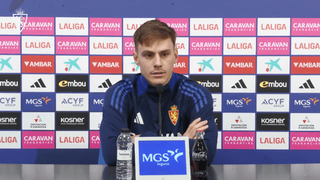 Dani Gómez, en rueda de prensa con el Real Zaragoza.