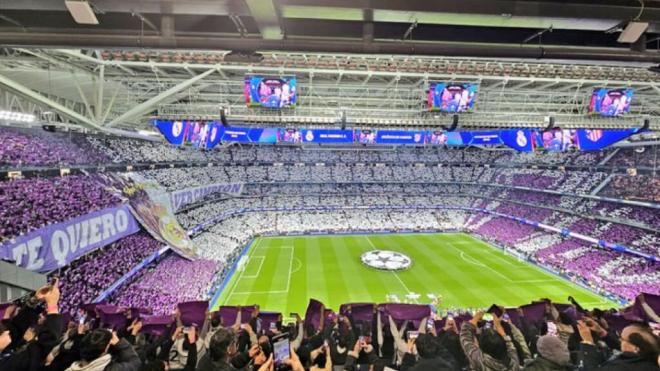 Tifo del Santiago Bernabéu en el derbi de Champions (Foto: @alexkirkland)