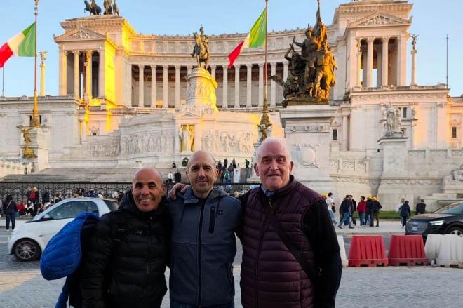 El bloger Luisfer García, con 2 athleticzales de incógnito en Roma (Foto: ElDesmarque).