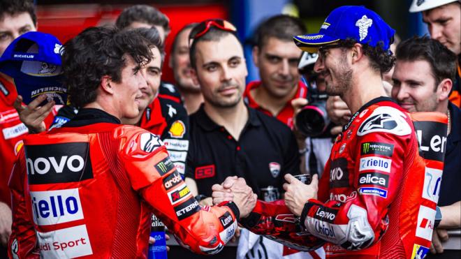 Marc Márquez y Pecco Bagnaia, en el Gran Premio de Tailandia (Foto: Ducati).