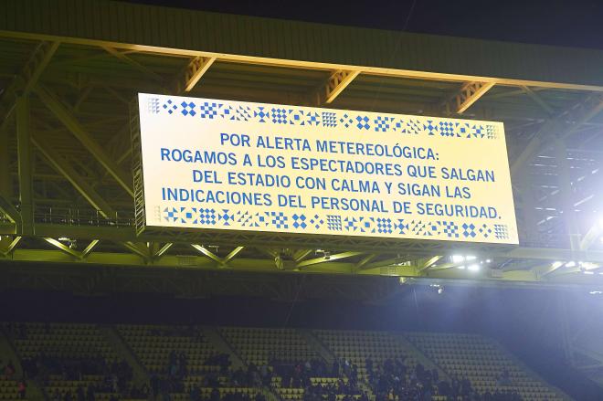 El mensaje en La Cerámica tras la suspensión del Villarreal-Espanyol (Foto: Cordon Press).