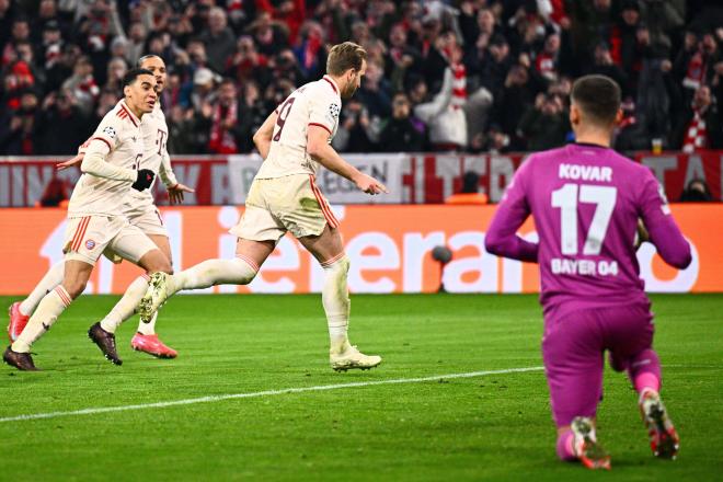 Harry Kane celebra un gol en el Bayern-Leverkusen (Foto: Cordon Press).