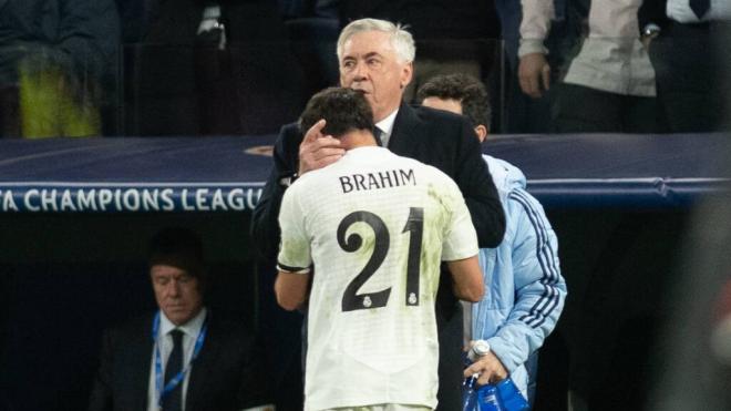 Carlo Ancelotti y Brahim Díaz (Fuente: Cordon Press)