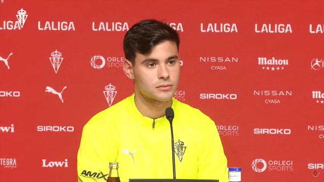 Diego Sánchez, en rueda de prensa con el Sporting.