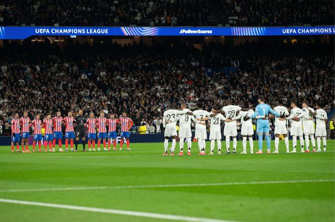 Minuto de silencio en memoria de Javier Dorado (Foto: CordonPress).