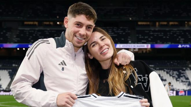 Mina Bonino junto a Federico Valverde (Real Madrid)