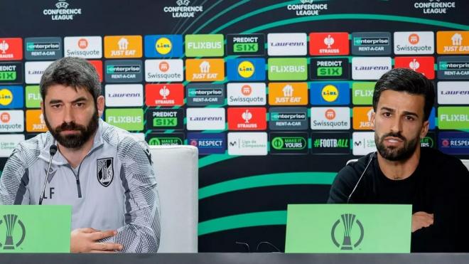 Luis Freire y Tiago Silva, en la rueda de prensa previa al Betis-Vitoria de Guimaraes (Foto: EFE).