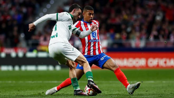 Juan Iglesias y Samuel Lino durante un partido del Atlético de Madrid - Getafe (Europa Press)