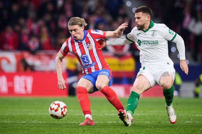 Conor Gallagher y Carles Pérez en el Atlético de Madrid - Getafe (Fuente: Cordon Press)