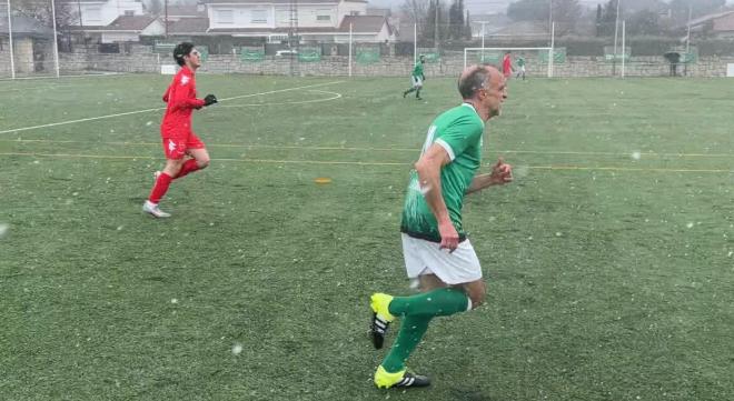 Osvaldo, durante un partido con la Cabrera (Foto: ElDesmarque)