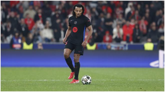 Jules Koundé, durante el Benfica-Barcelona (foto: Europa Press)