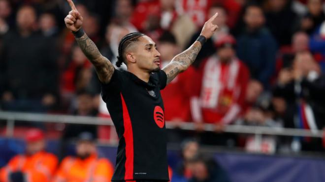 Raphinha celebrando el gol contra el Benfica (Europa Press)