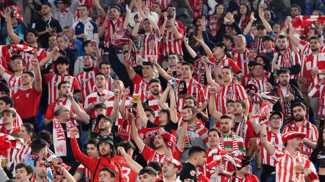 La afición zurigorri dio la cara con ganas en el encendido Estadio Olímpico de Roma (Foto: Athletic Club).