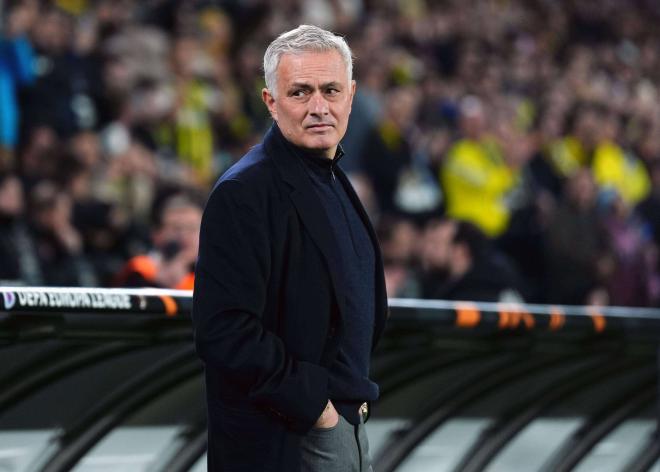 José Mourinho, durante el Fenerbahce-Rangers (Foto: Cordon Press).