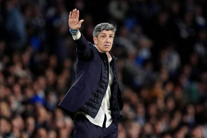 Imanol Alguacil da instrucciones durante el Real Sociedad-Manchester United (Foto: Cordon Press).