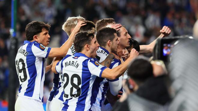 Mikel Oyarzabal celebra su gol en el Real Sociedad-Manchester United (Foto: RSO).