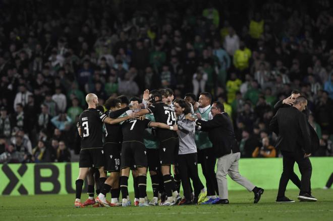 Celebración del segundo tanto del Vitoria Guimaraes ante el Betis (Foto: Kiko Hurtado).