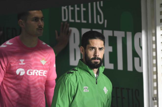 Isco Alarcón, antes del Betis-Guimaraes (Foto: Kiko Hurtado).