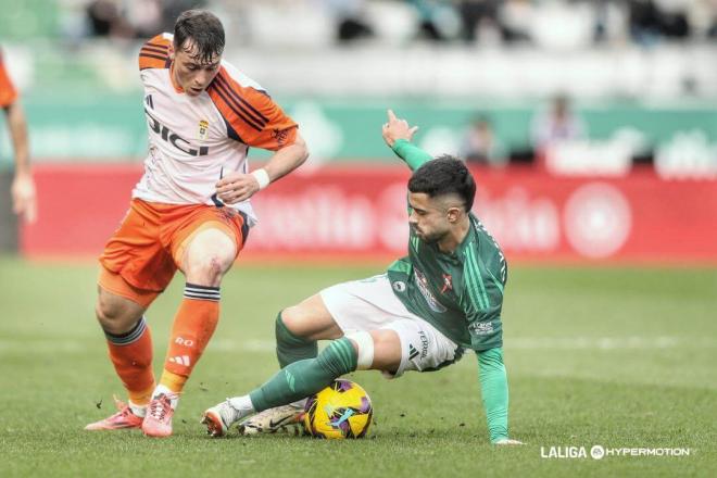 Fede Viñas, durante el Racing de Ferrol-Real Oviedo (Foto: LALIGA).