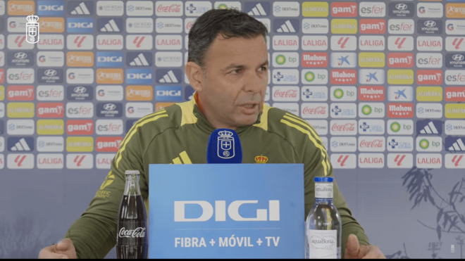 Javi Calleja, en sala de prensa con el Real Oviedo.