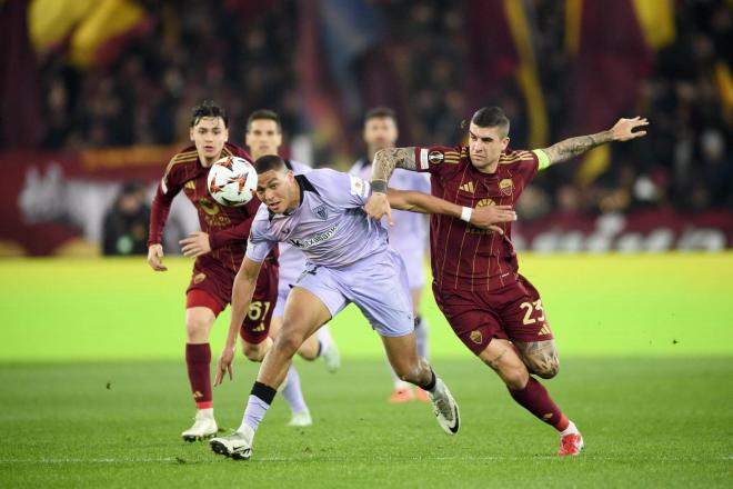 Maroan Sannadi, cosido a faltas en el Estadio Olímpico de Roma (Foto: Athletic Club).