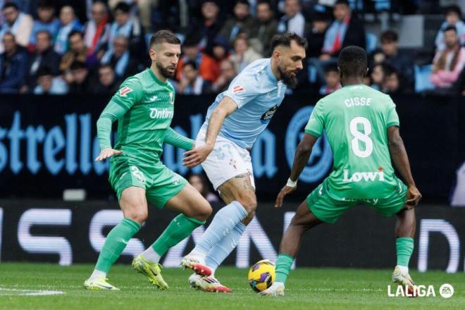 Borja Iglesias ante el Leganés en Balaídos. (Foto: LALIGA)