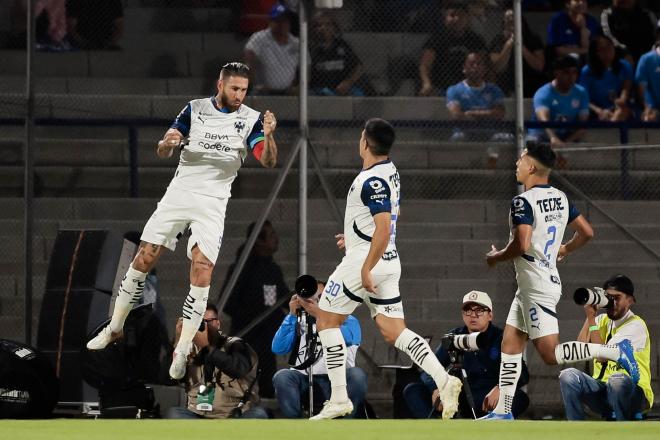 Sergio Ramos celebra su gol con Rayados de Monterey (FOTO: EFE).