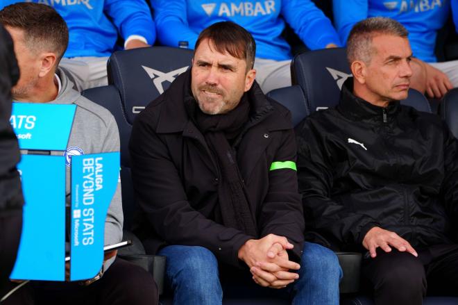 Coudet, en el banquillo con el Deportivo Alavés (FOTO: Cordón Press).