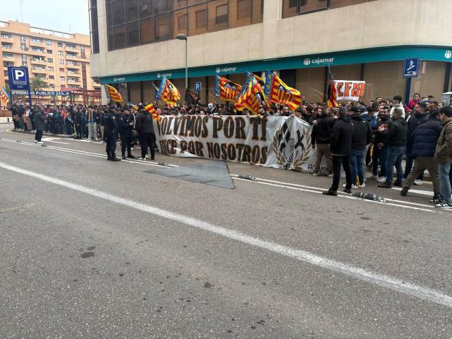 Afición del Valencia CF en el hotel